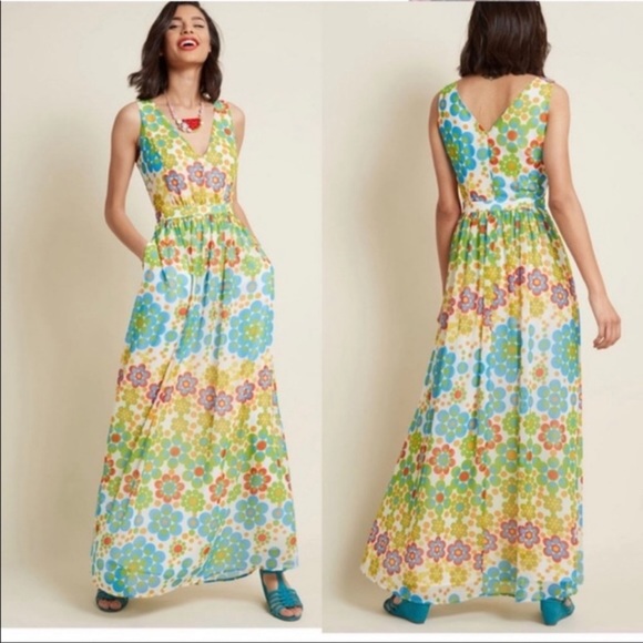 Modcloth Muster the Length Maxi Dress in Retro Floral Dots - Picture 2 of 12